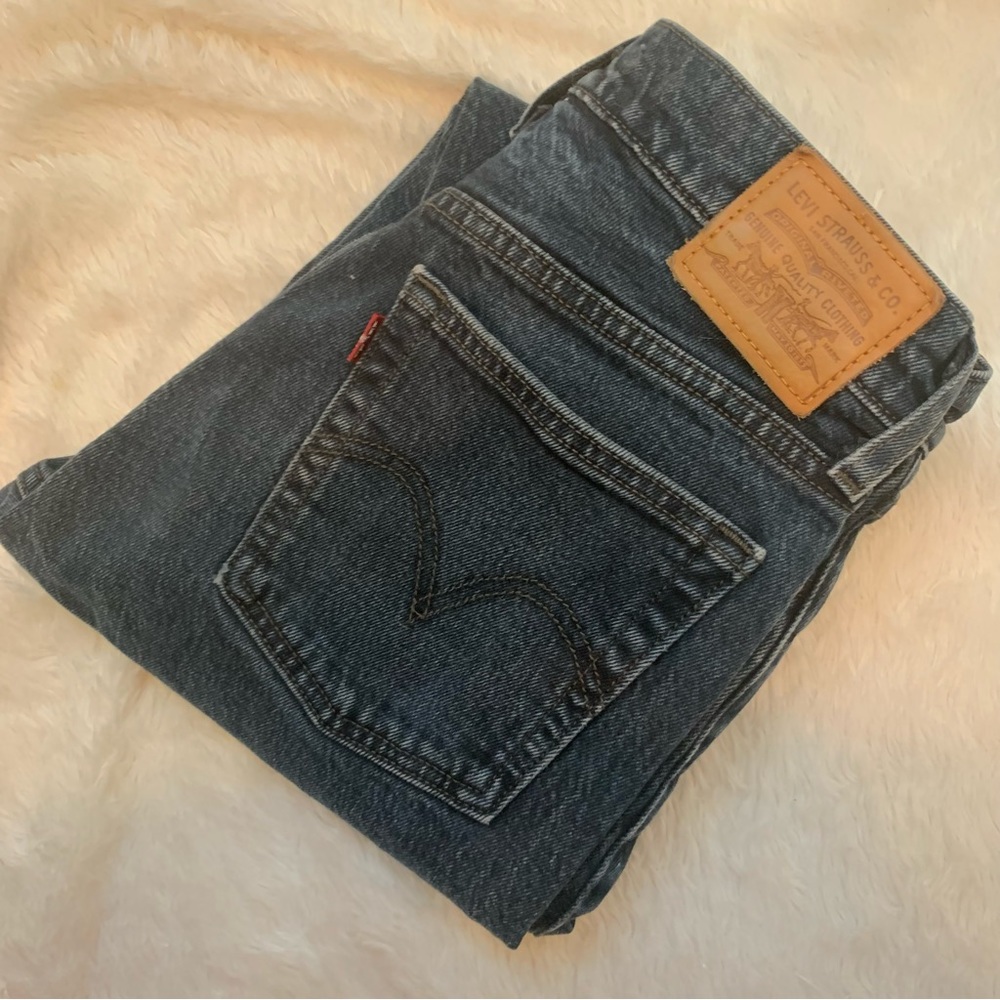 Levi wedgie jeans